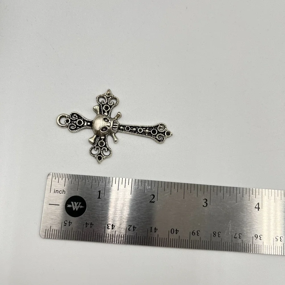 VTG Gothic Skull & Crossbones Filigree Cross Pendant Silver Tone Retro Biker Y2K
